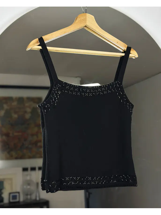 Top negro tejido bordado  2