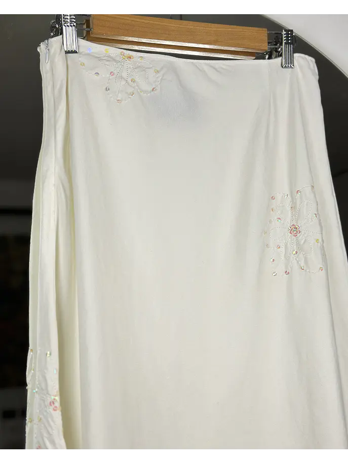 Falda blanca midi bordada 5