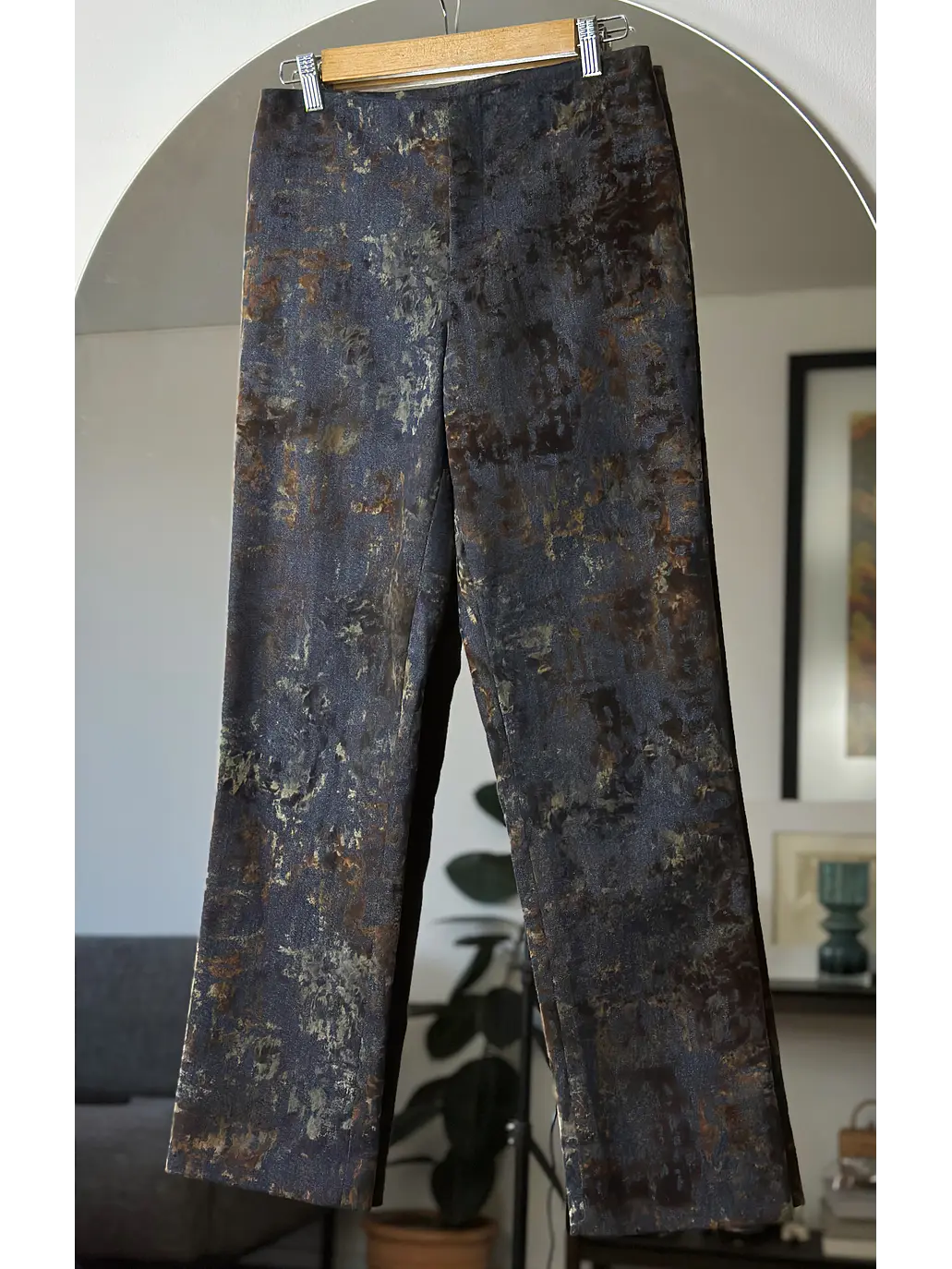 Pantalón de mezclilla con diseño 1