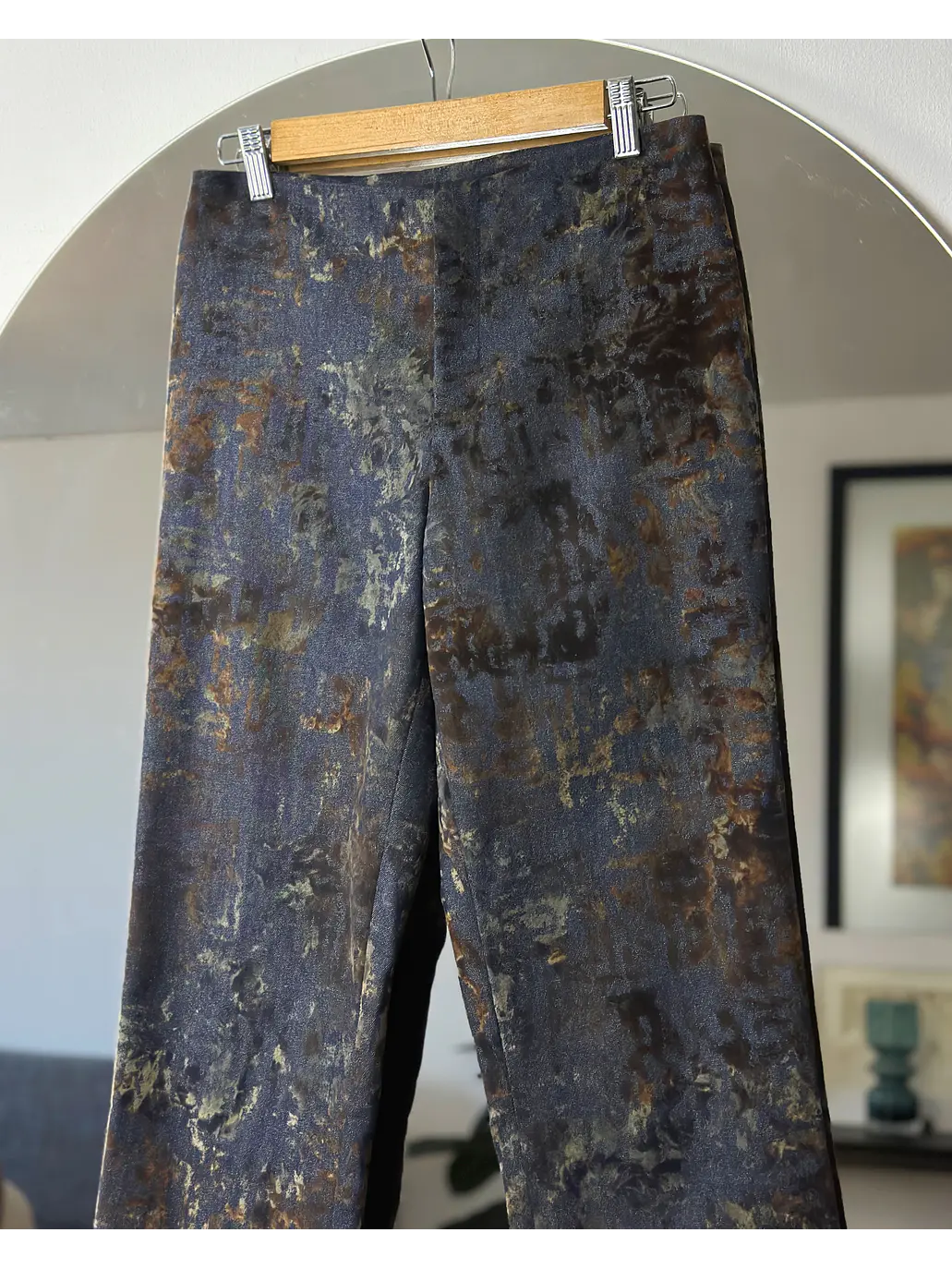 Pantalón de mezclilla con diseño 2