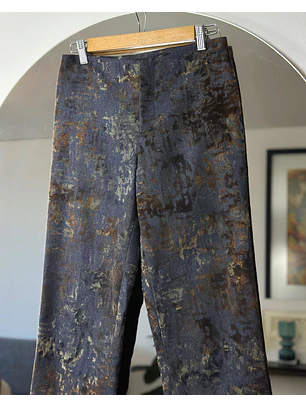 Pantalón de mezclilla con diseño