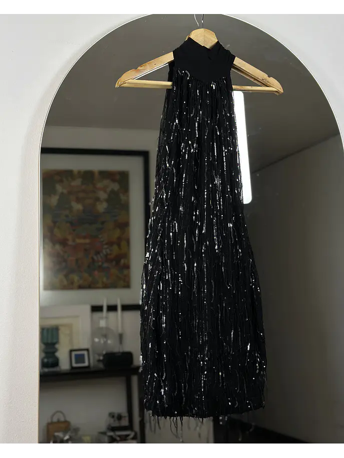 Vestido de lentejuelas sin espalda  1