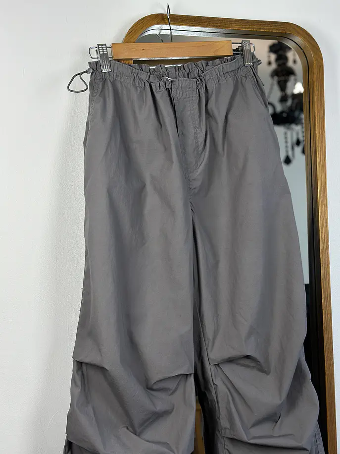 Pantalón parachute plomo 2