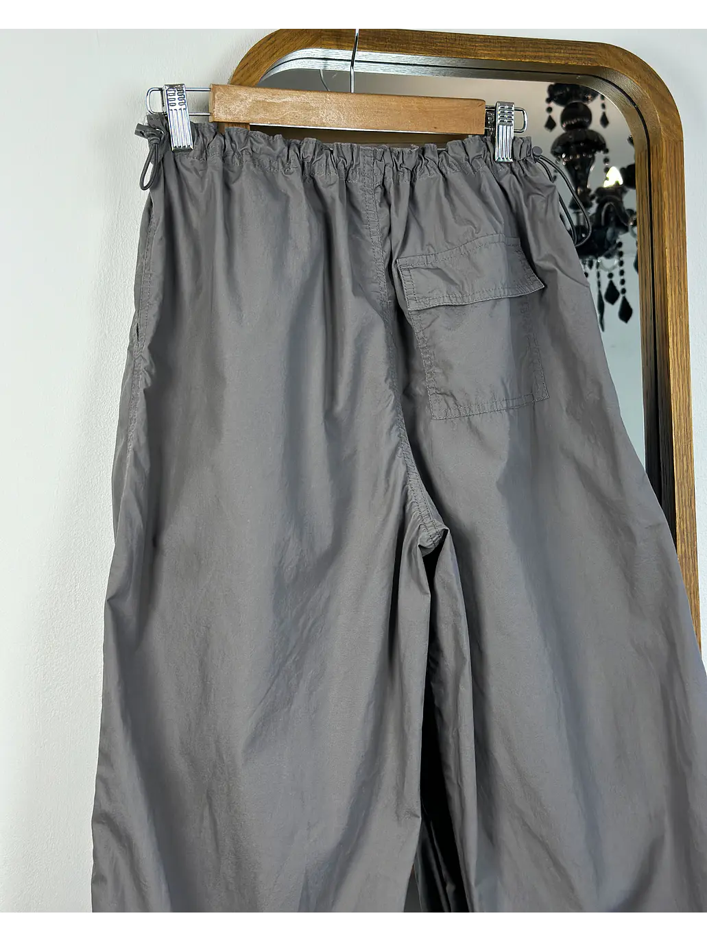 Pantalón parachute plomo 4