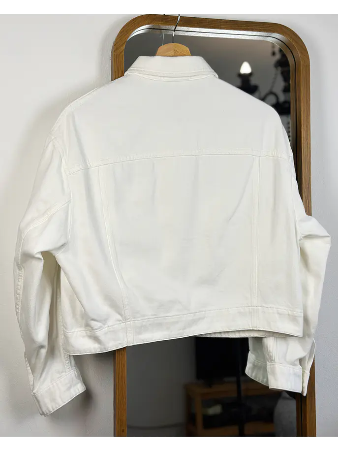Chaqueta de mezclilla blanca 4
