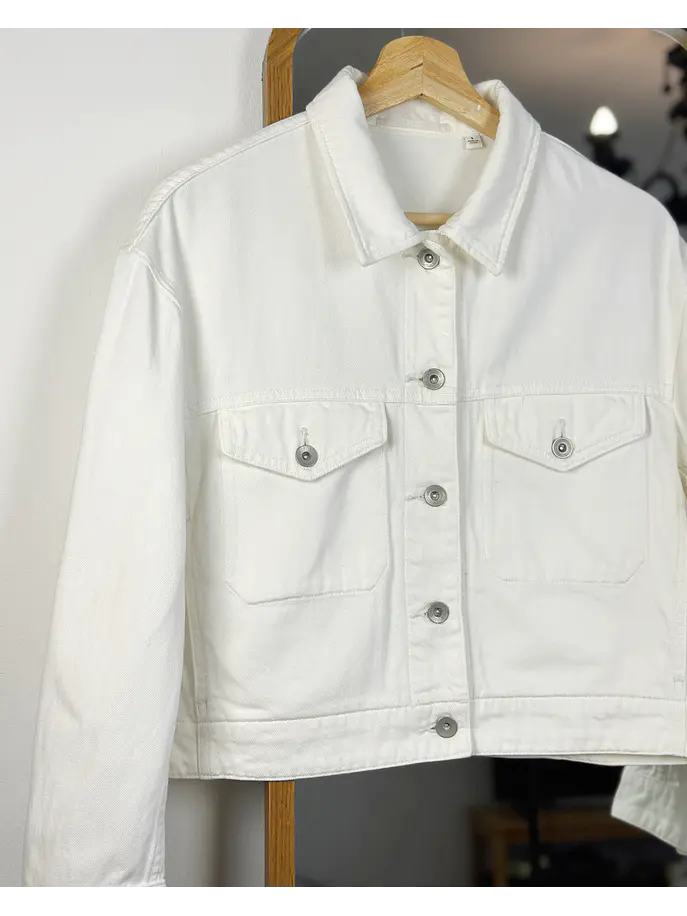 Chaqueta de mezclilla blanca 2
