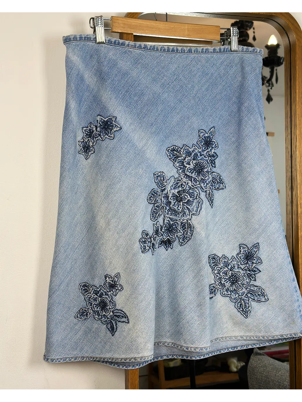 Falda denim floreada 2