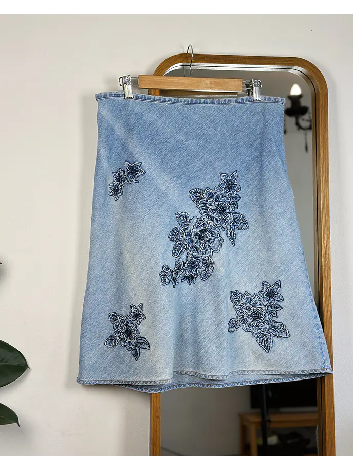 Falda denim floreada 1