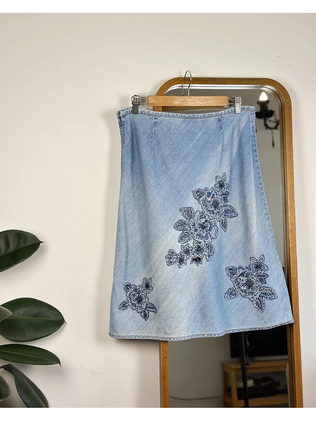 Falda denim floreada 3