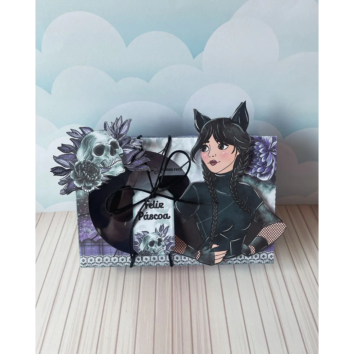 Arquivo de Corte Mini Confeiteiro Wandinha - Páscoa 2
