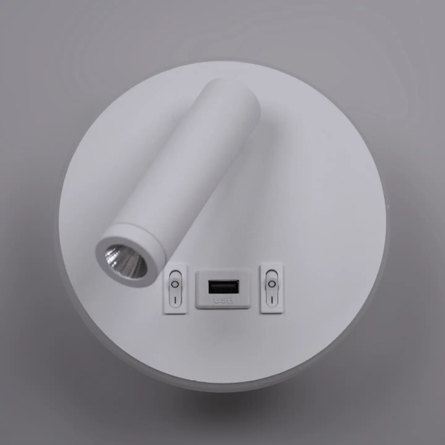Aplique MATSYS 11W LED 657lm 3000K, porta USB C.9xL.4xAlt.120cm 2
