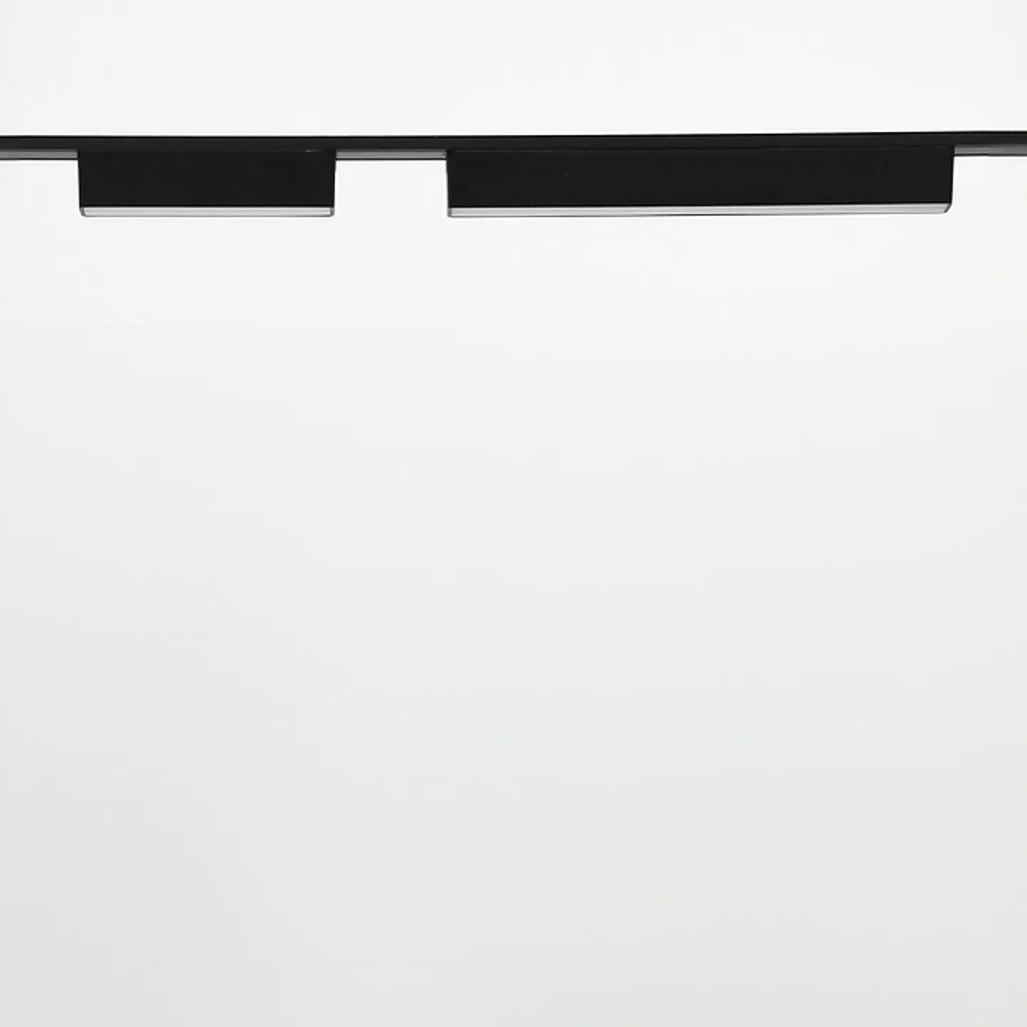 Barra para calha magnética PIQUET (2 condutores) 12W LED 560lm 3000K 150° C.23xL.2,6xAlt.2,4cm preto 2