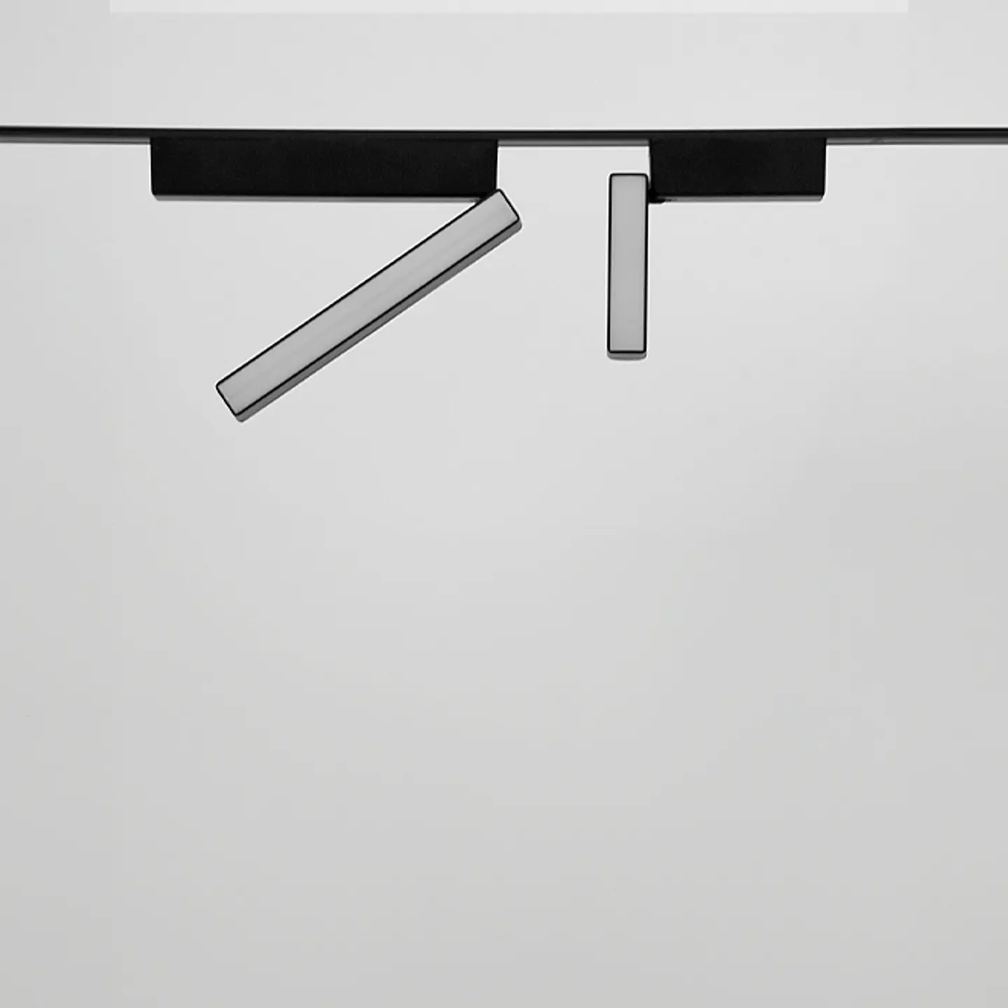 Barra orientável p/calha magnética PIQUET (2 condutores) 12W LED 580lm 3000K 150° C.23xL.2,6xAlt.8cm 2