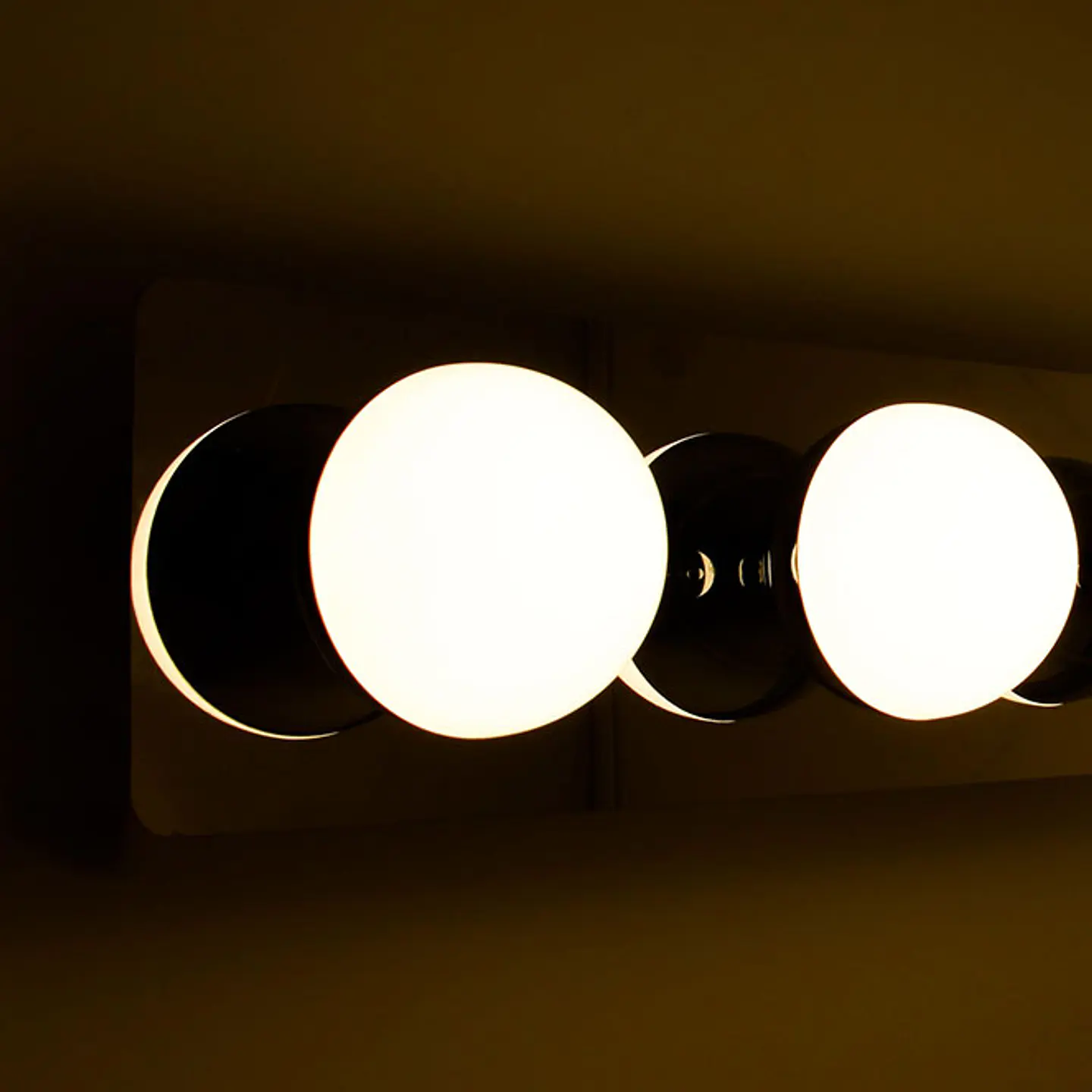 Aplique SIRLA 2x5W LED 1100lm 4000K IP44 C.25xL.11xAlt.12cm cromado 2