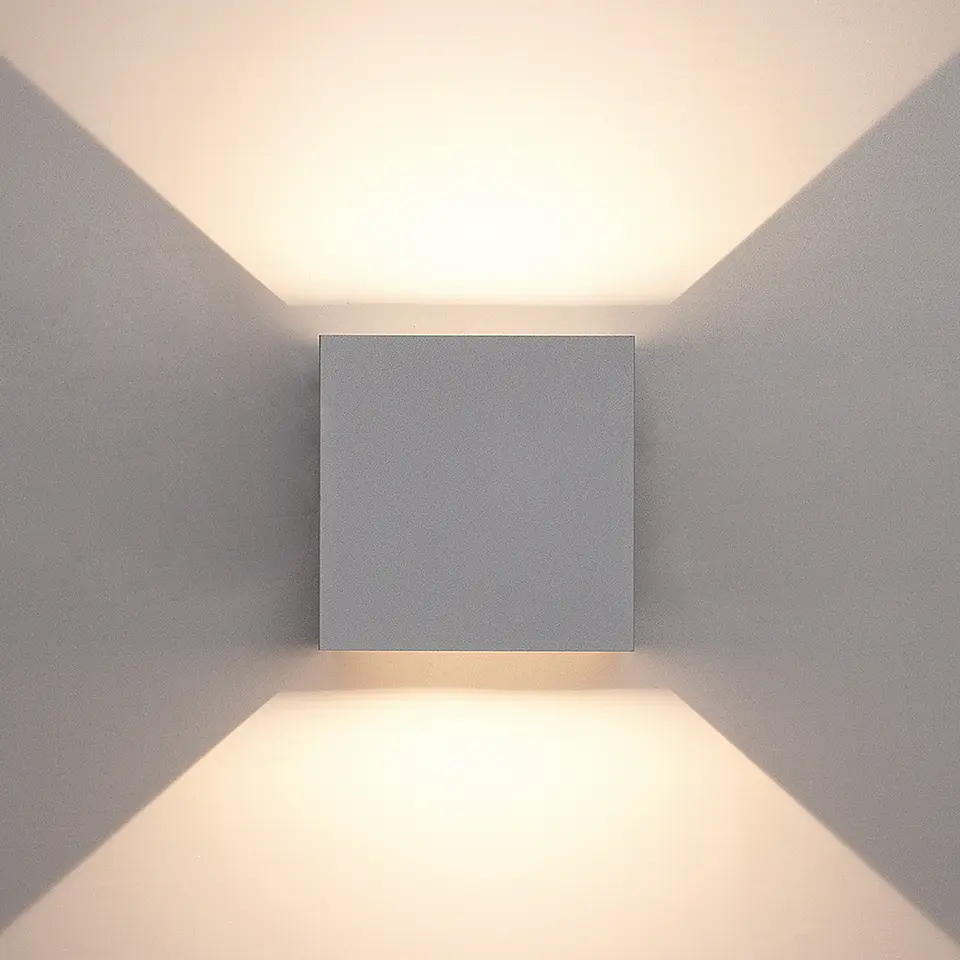 APLIQUE LED PAREDE CUBO COM ÂNGULO ANJUSTÁVEL BRANCO 2X5W 3CCT 2