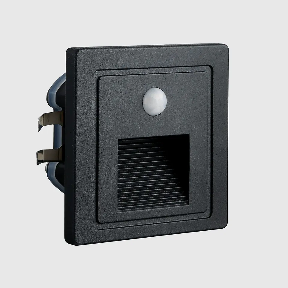 BALIZADOR LED DE PAREDE C/ SENSOR PRETO 2W 3000K 2