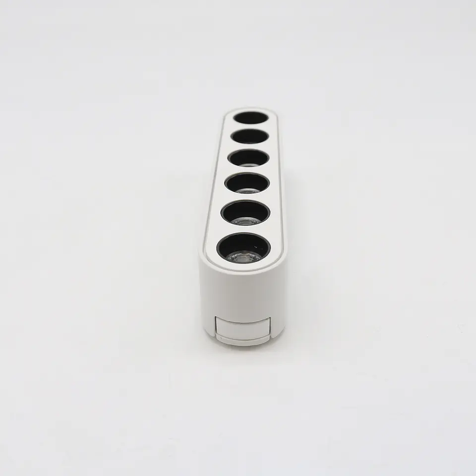 PROJETOR LINEAR BRANCO CALHA MAGNÉTICA 6W 2700K DE 36° 40V 2