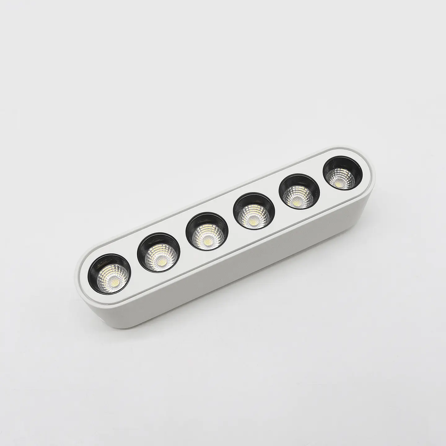 PROJETOR LINEAR BRANCO CALHA MAGNÉTICA 6W 4000K DE 36° 40V 3