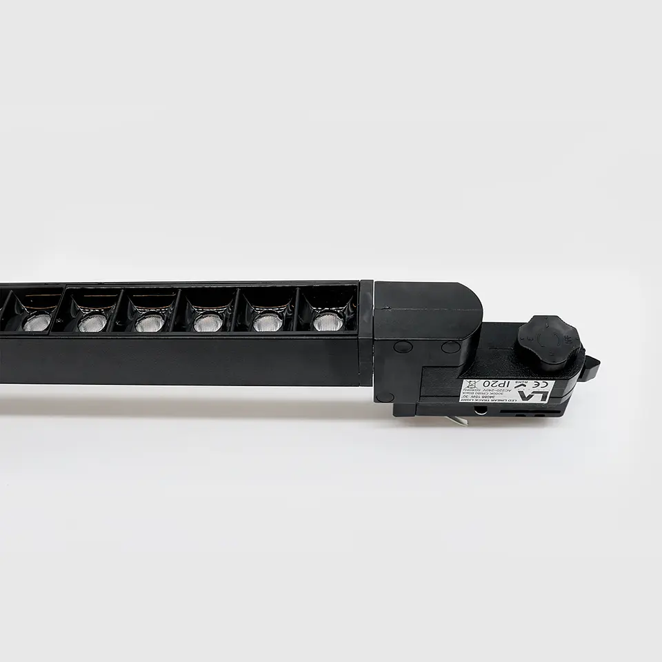 PROJETOR LINEAR TRIFÁSICO PRETO 