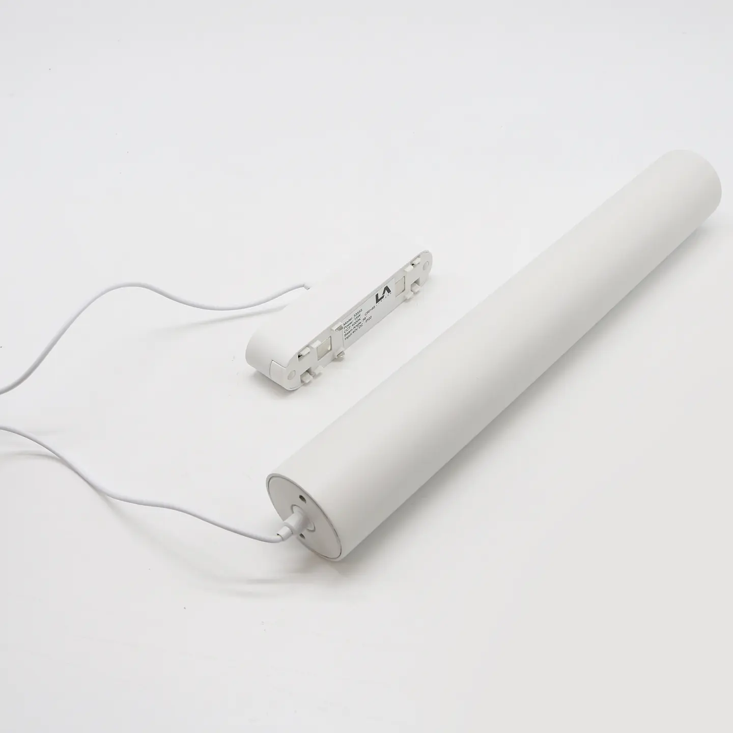 PROJETOR TUBOLAR BRANCO SUSPENSO 15W 4000K 2
