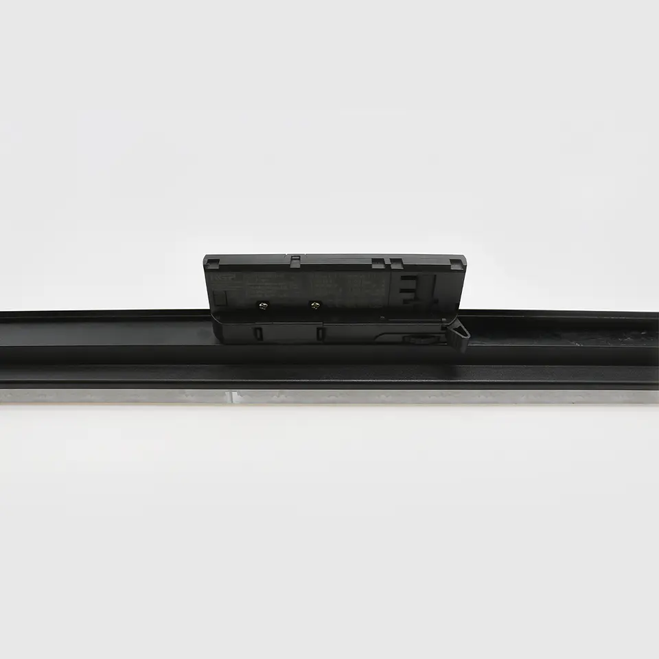 PROJETOR LINEAR TRIFÁSICO PRETO 