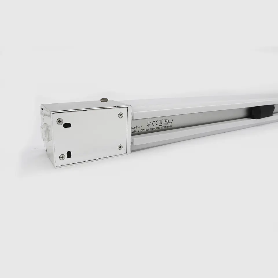 APLIQUE LED C/ TOMADA DE 2000W IP44 15W 6500K 2