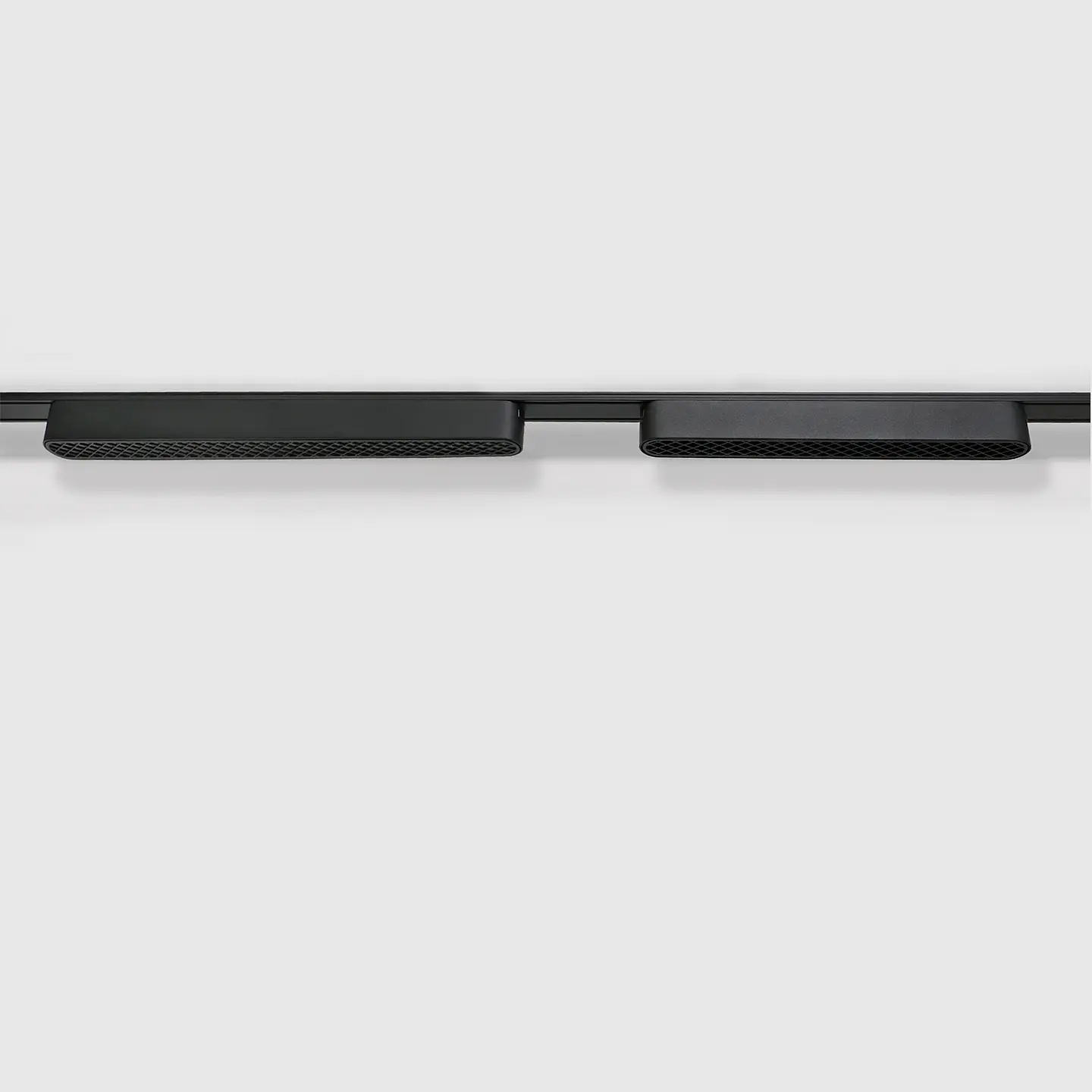 PROJETOR LINEAR PRETO CALHA MAGNÉTICA 16W 2700K DE 60° 40V 2