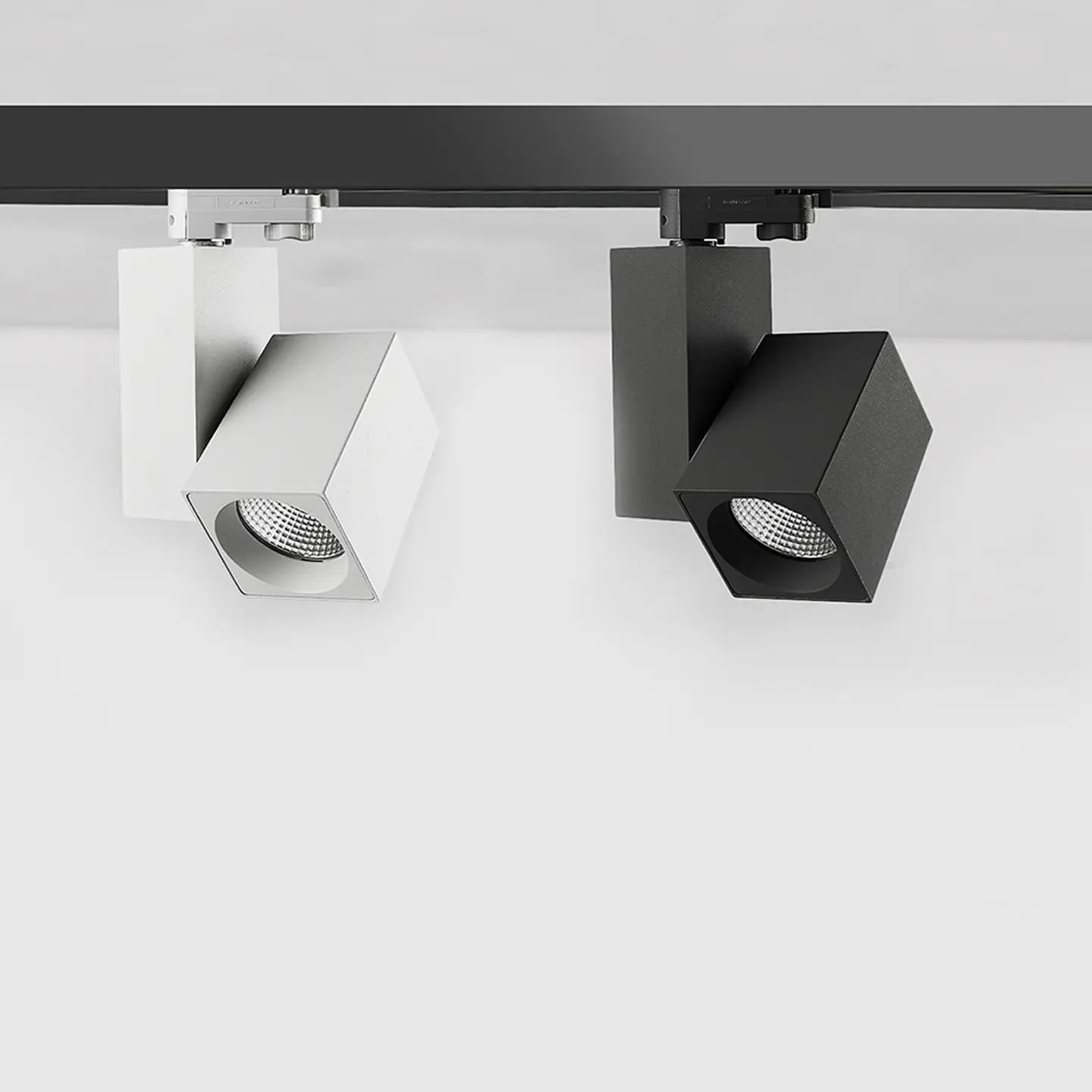 PROJETOR CALHA LED 3 CIRCUITOS 28W 4000K BRANCO LA 4