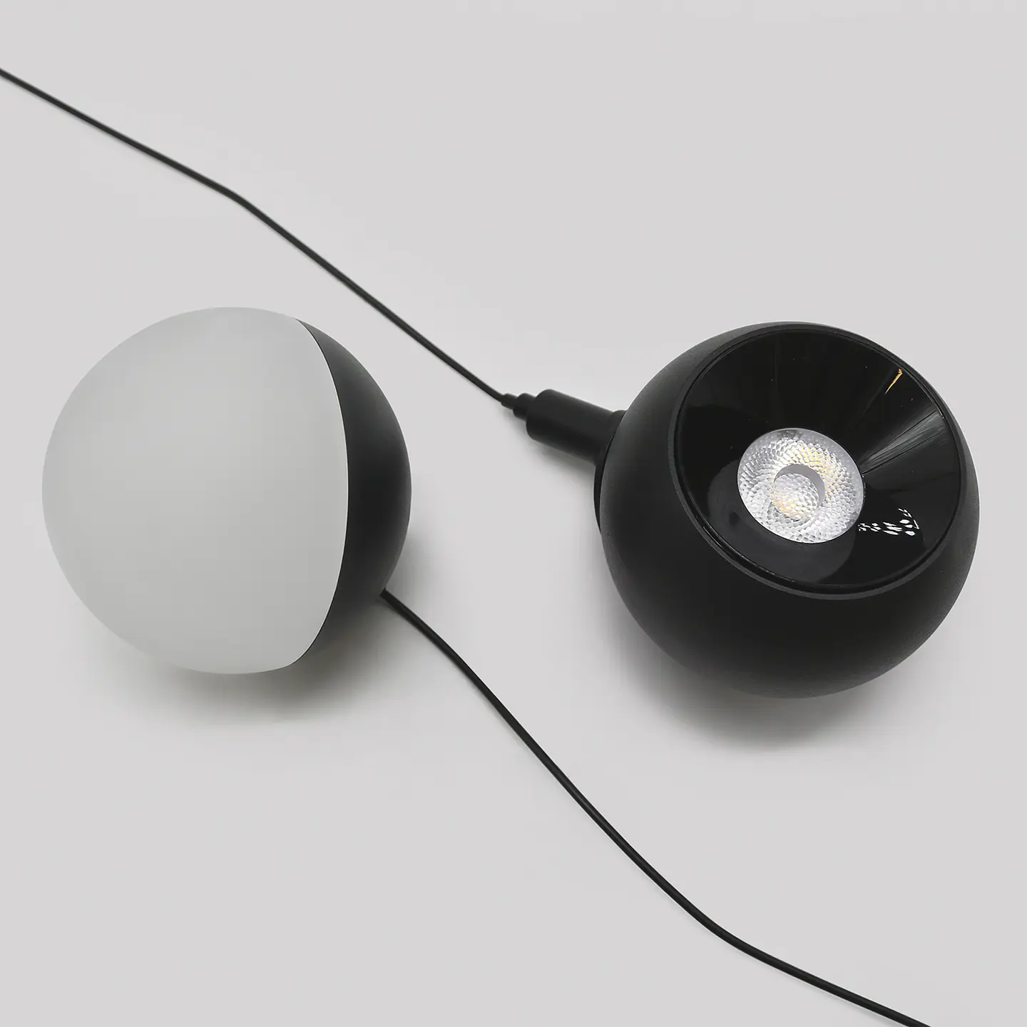 PROJETOR SUSPENSO EM PRETO PARA CALHA MAGNÉTICA 10W 2700K 1