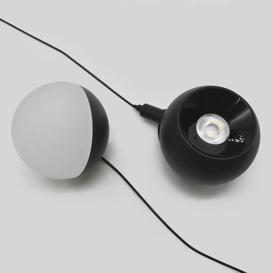 PROJETOR SUSPENSO EM PRETO PARA CALHA MAGNÉTICA 10W 2700K 1