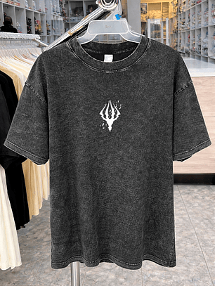 Polera Hollow Knight prelavada 240 gr