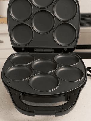 Tostador De Arepa Eléctrico Ackiliss 6 Unidades Antiadherente Negro