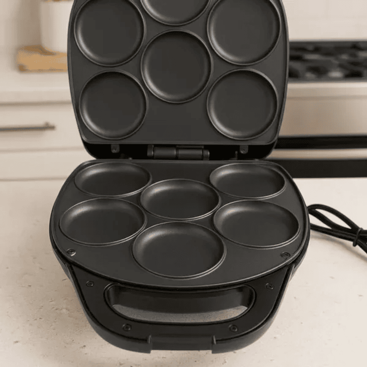 Tostador De Arepa Eléctrico Ackiliss 6 Unidades Antiadherente Negro 2