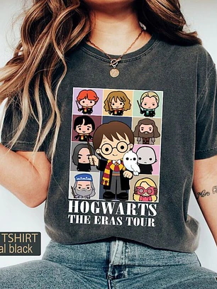 Polera “Hogwarts The Eras Tour” efecto jeans