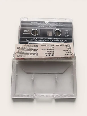 Cassette original “Tell The World” de Debi Taylor, edición Harvest Music de 1990