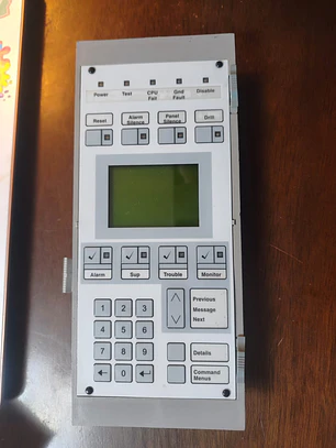 Panel de Interfaz de Usuario Edwards EST3-LCD | Display y Teclado para Control de Alarmas