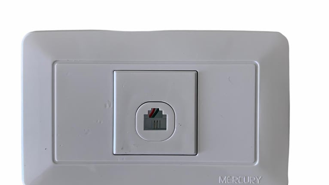 TOMA PARA TELEFONO 1