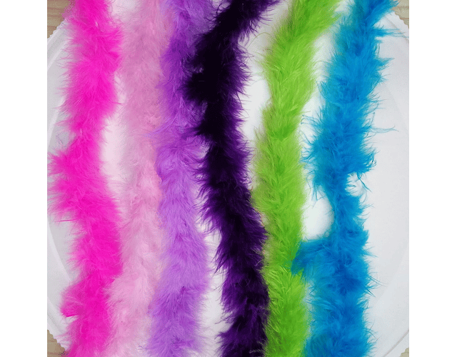 Boas de plumas, (1,9 metros) En varios colores.