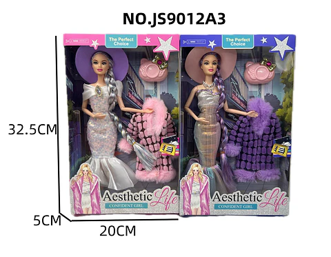 MUÑECA CON ROPA Y ACCESORIOS