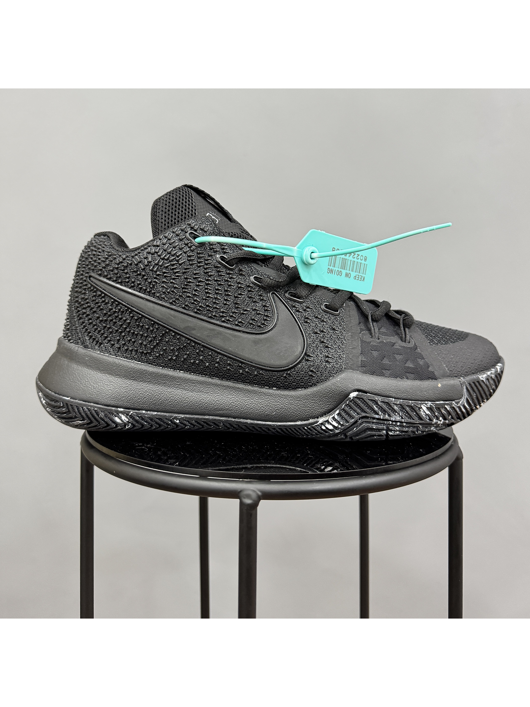 Nike Kyrie 3 Negra 1
