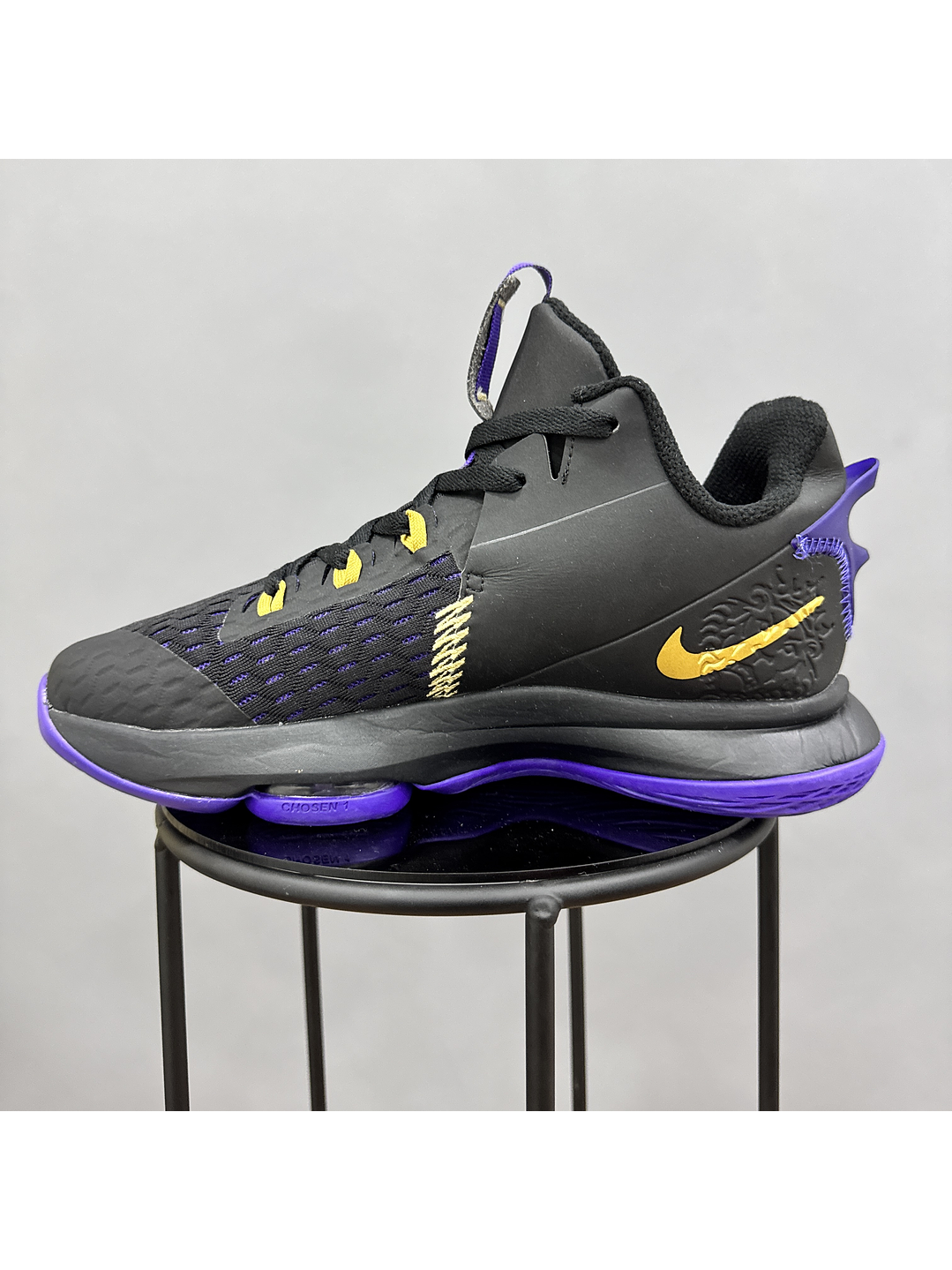 Nike Lebron Witness 5 Negra 4