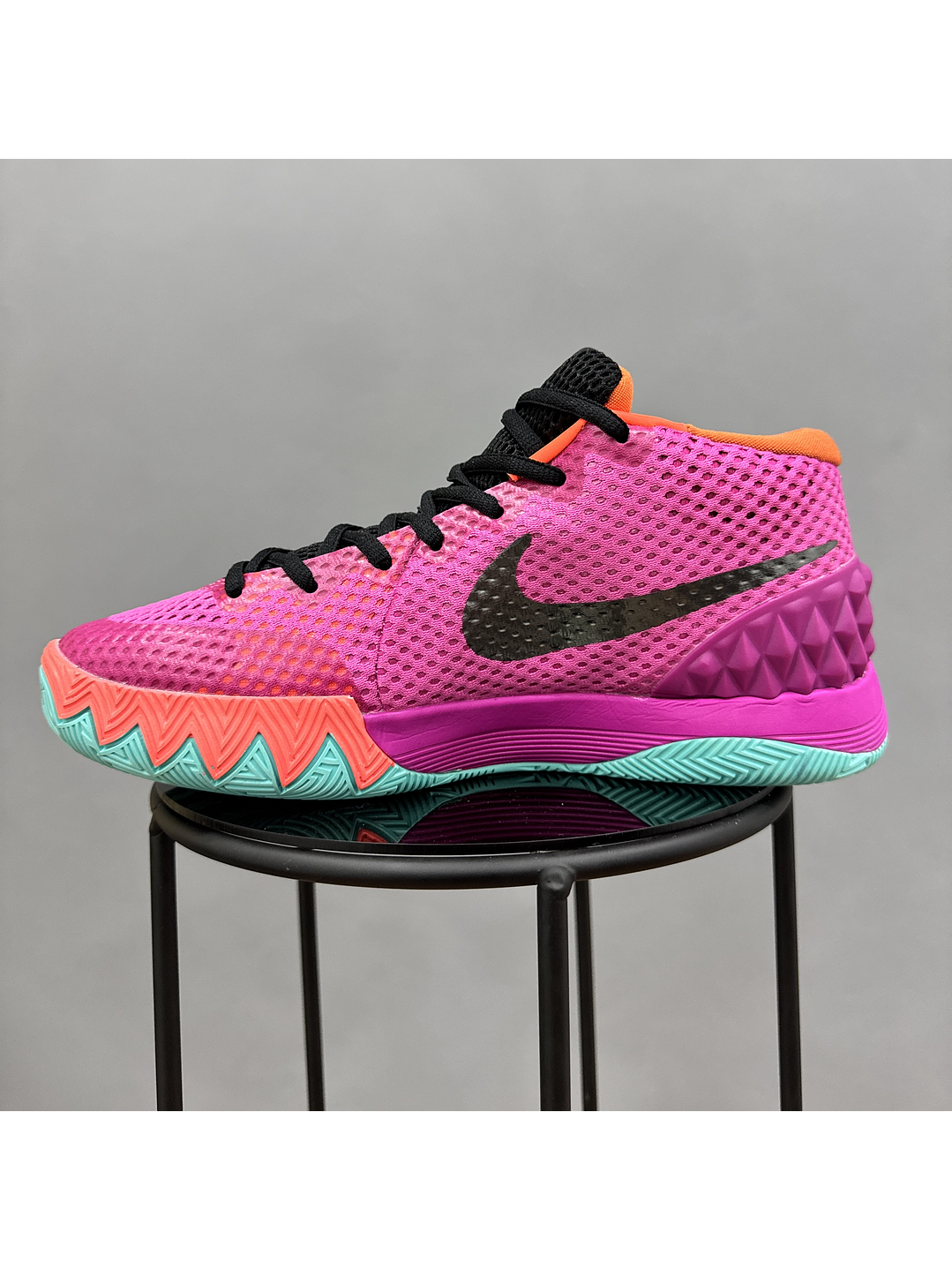 Nike kyrie 1 Easter  3