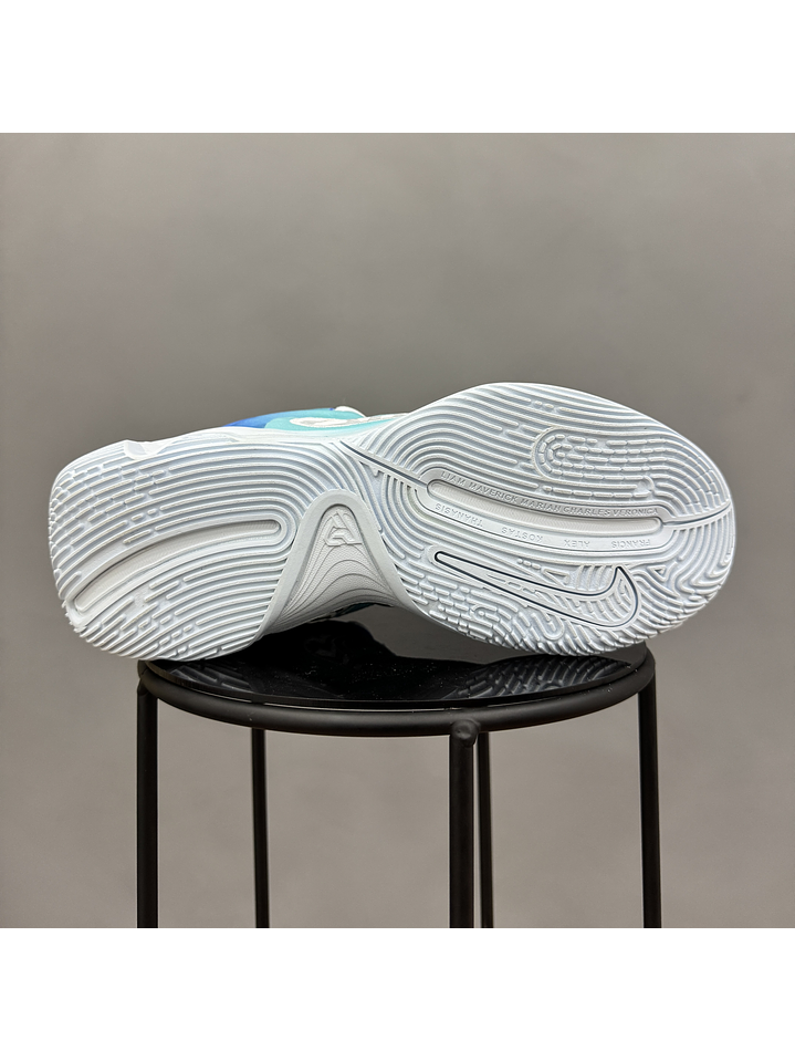 Nike Giannis 4 Christmas 4