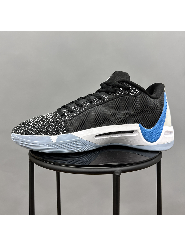 Nike Sabrina Magnetic 3