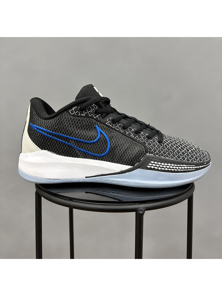 Nike Sabrina Magnetic 1