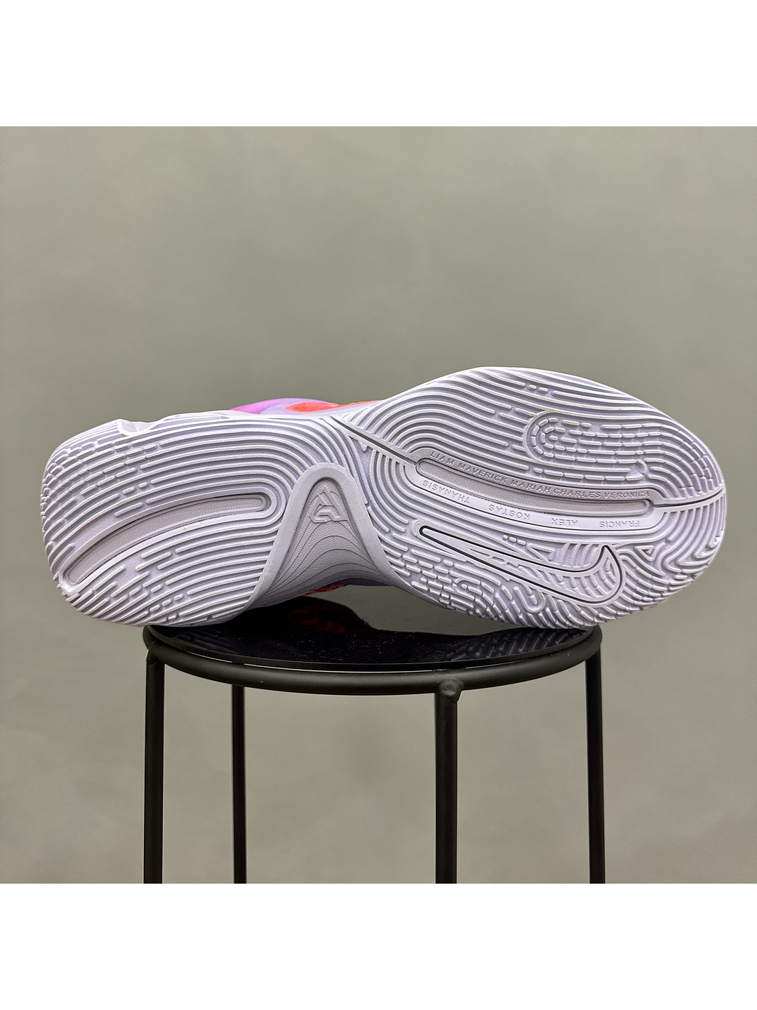 Nike Giannis 4 Raspberry 2