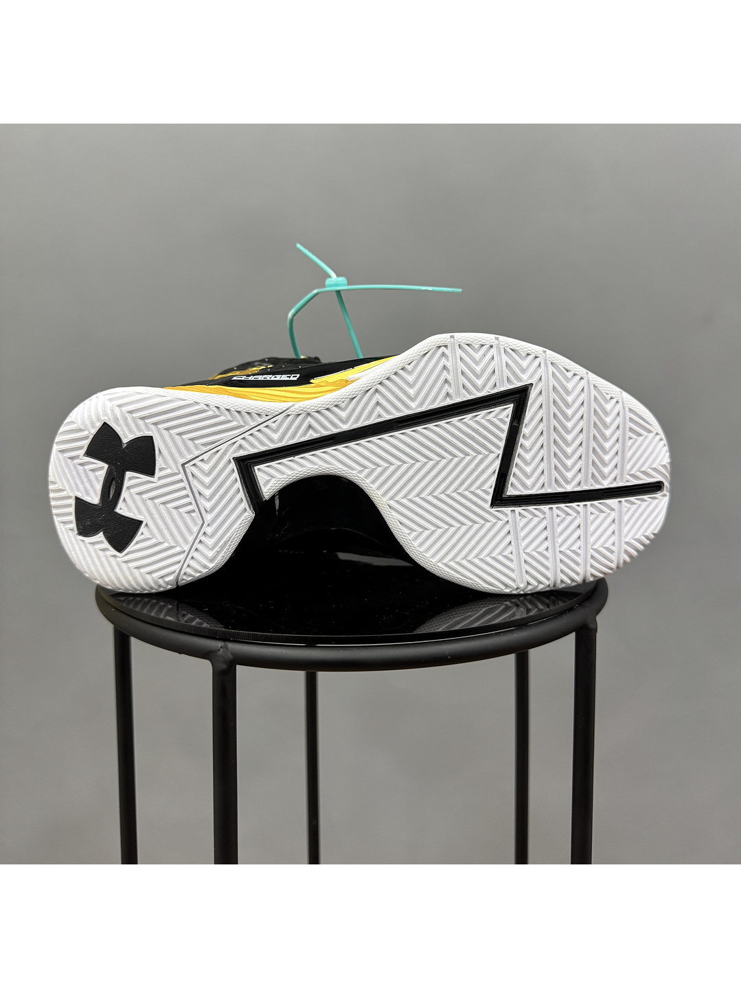 Under Armour Curry 1 Black Gold 2