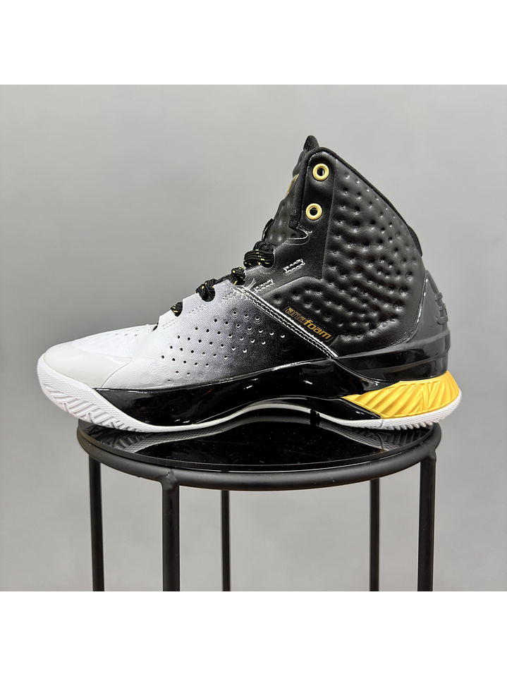 Under Armour Curry 1 Black Gold 3