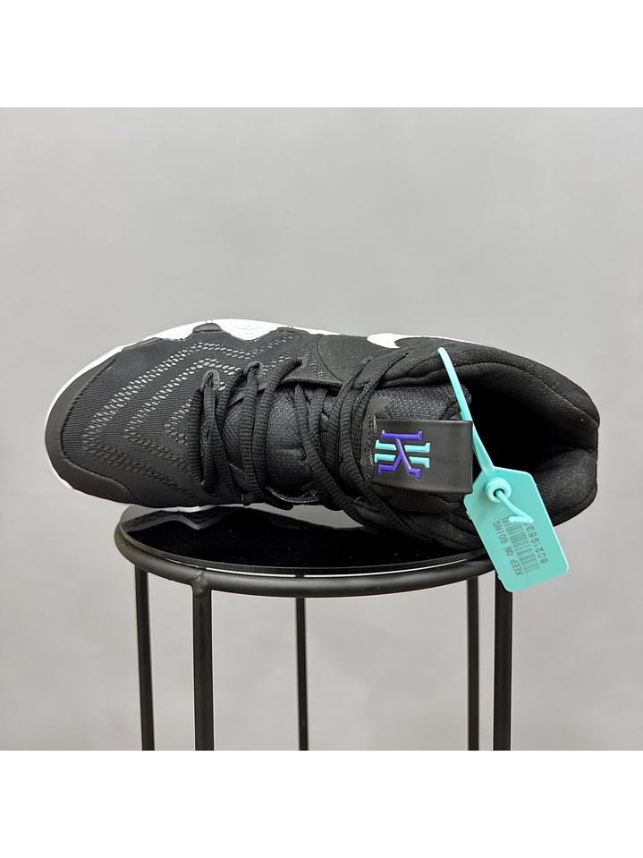 Nike Kyrie 4 Black White 4