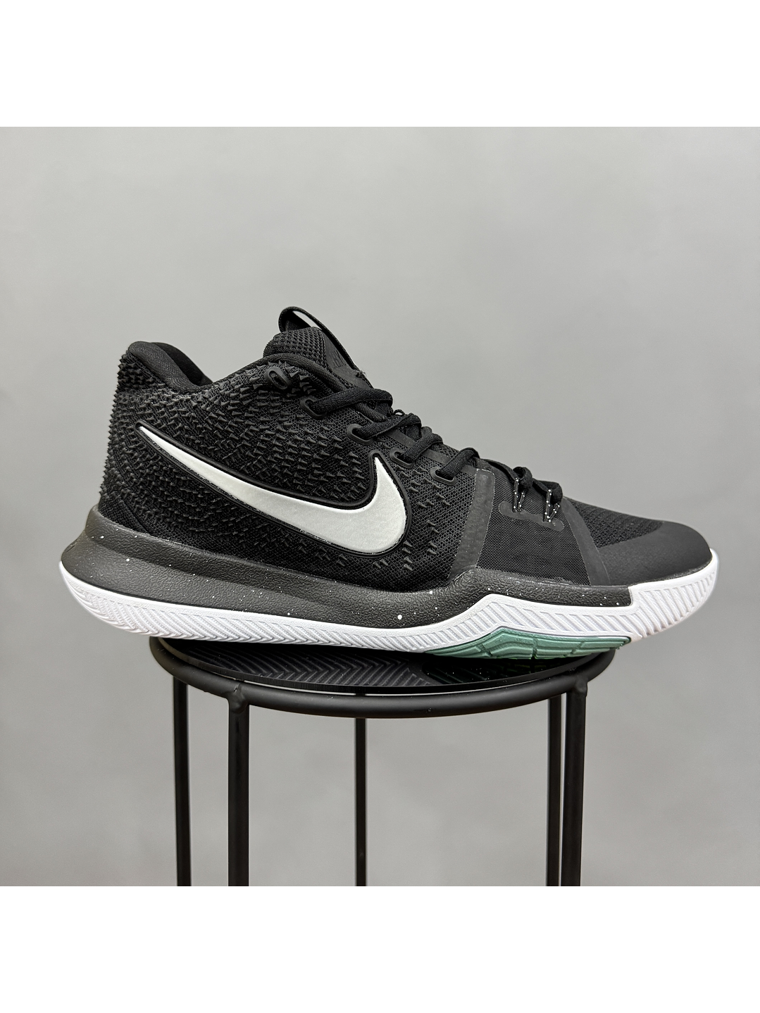 Nike Kyrie 3 Black white  1